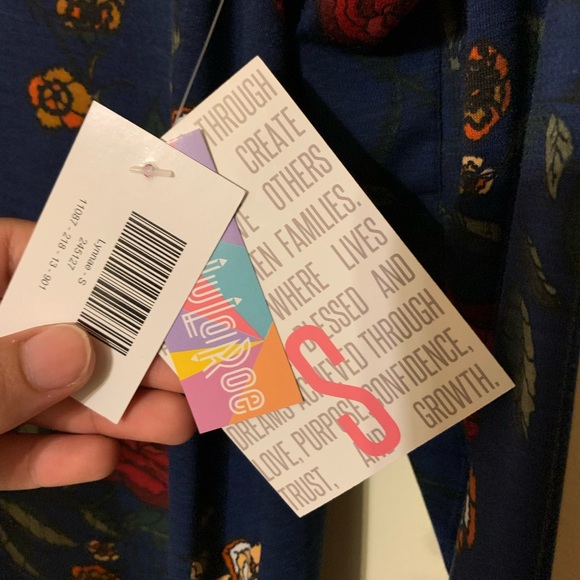 Lularoe Lynnae - Picture 2 of 2